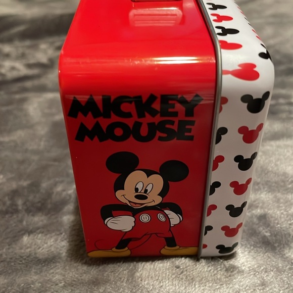 NWT’s Mickey Mouse global icon tin toolbox- w/black plastic handle - Picture 4 of 10